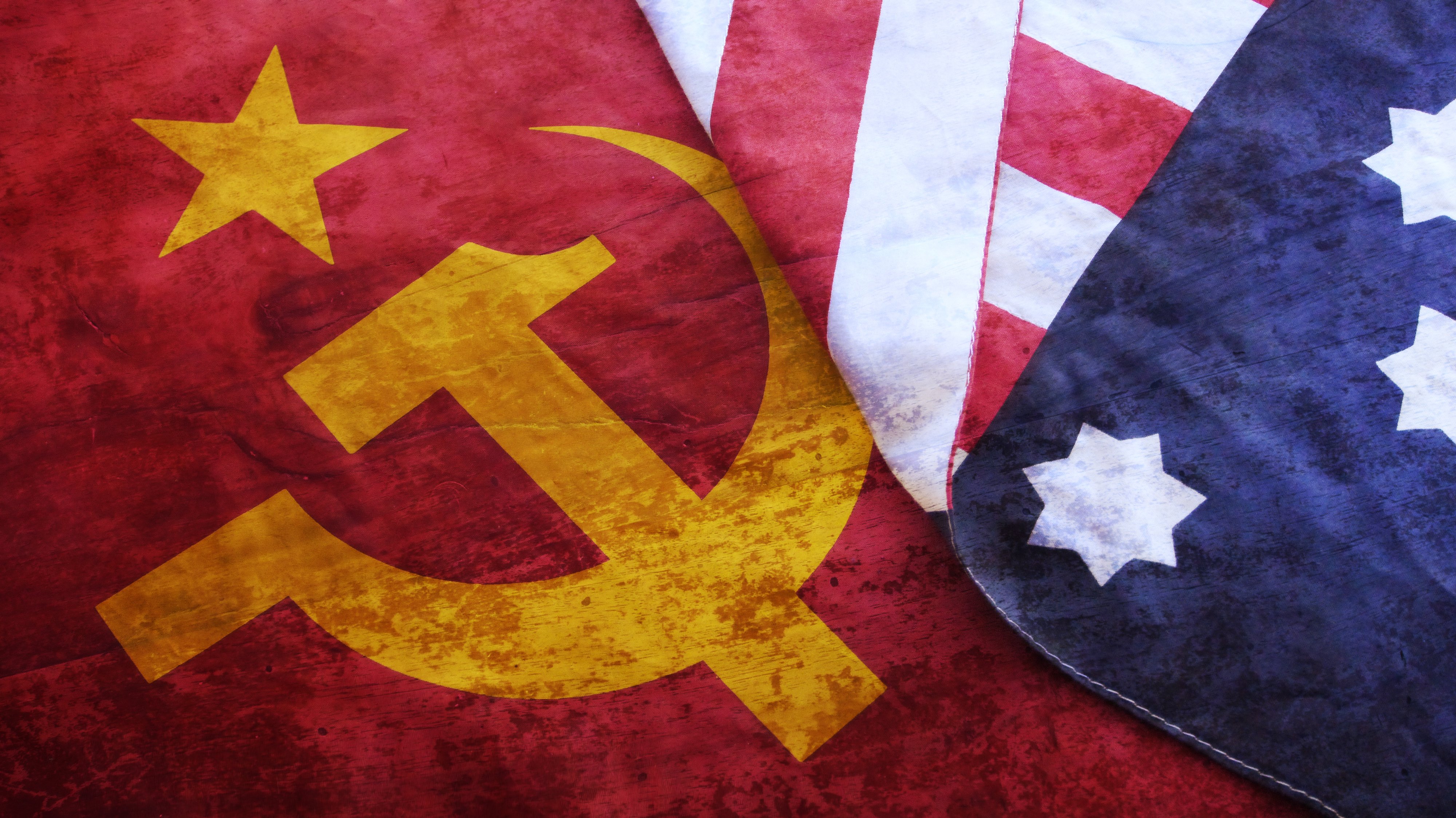 Pós Segunda Guerra Mundial - bandeira dividida entre Estados Unidos e União Soviética