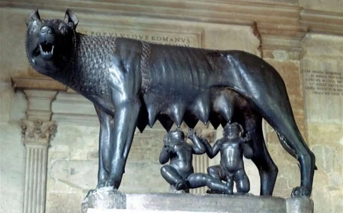 Grécia e Roma - imagem da escultura de Rômulo e Remo